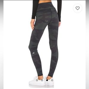ALO YOGA rare CAMO LEGGINGS